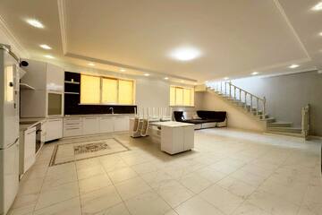 7-к квартира, 253 м², 1/4 эт.