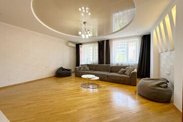 2-к квартира, 90 м², 3/5 эт.